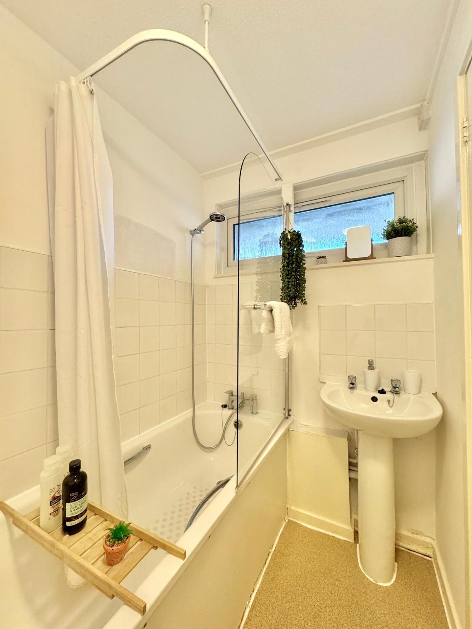 Stunning Apartment, Sleeps 4, Central London, 1 Bedroom, Zone 1, Kennington - Open For Business Stays, Long Stays And Families Relocating Eksteriør bilde